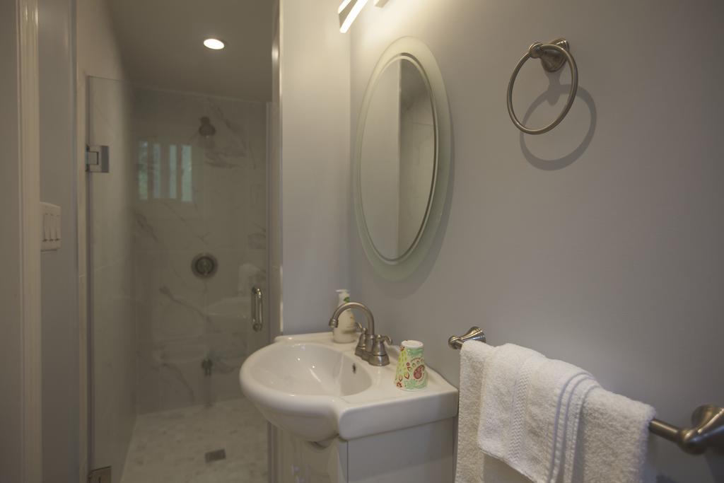 多伦多邓肯公园民宿 Toronto Duncan Park Guesthouse Bagian luar foto