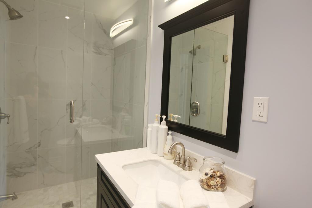 多伦多邓肯公园民宿 Toronto Duncan Park Guesthouse Bagian luar foto